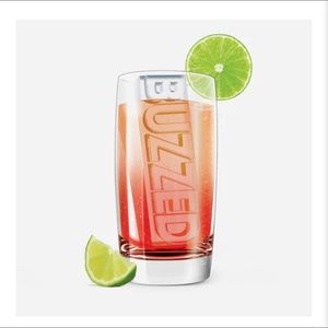 Be the “hostess with the mostest” with these party themed ice molds ! 🎉